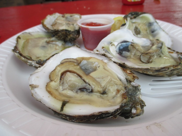 The main attraction: raw oysters.